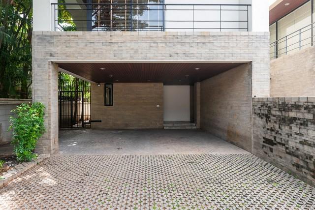 ให้เช่าบ้านเดี่ยว4ชั้นย่านอารีย์พื้นที่ใช้สอย 650 ตร.ม. พร้อ สระว่ายน้ำส่วนตัว เดินทางสะดวก ใกล้ BTS อารีย์ 4 ห้องนอน6 ห้องน้ำ เหมาะสำหรับครอบครัวใหญ่ 4