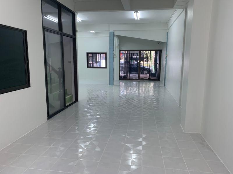 ขาย :ทาวน์เฮาส์ 2 ชั้น , เนื้อที่ 35 ตรว. หมู่บ้านพิพรพงษ์ 2 ถนนวิภาวดีรังสิต 84  5