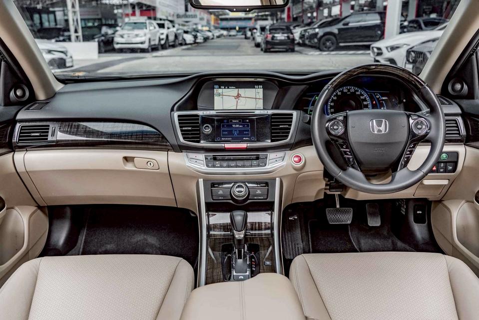 รหัสรถ NP3434 HONDA ACCORD 2.0 HYBRID TECH 2016 11