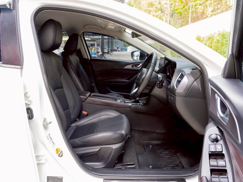 Mazda 3 2.0S ปี 2017 ♨️ #ประกันเครื่องเกียร์หลังการขาย3ปี / 30,000km. ♨️ 10