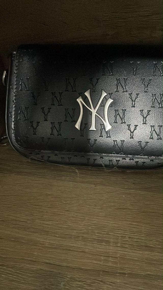 กระเป๋าแบรนด์ MLB ใส่แค่2-3ครั้ง