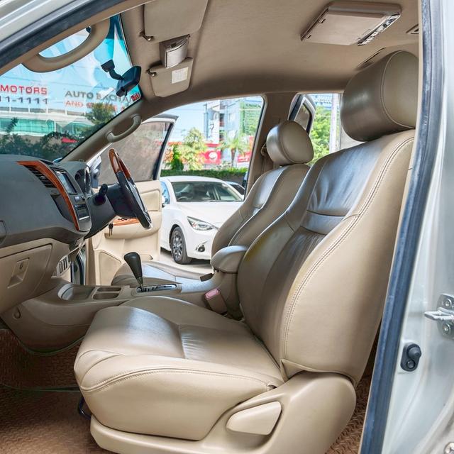Toyota Fortuner 3.0 V 2WD AT ปี 2009 16