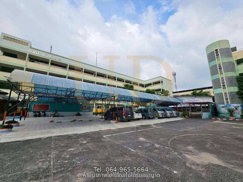 🔥 **ขายที่ดินพร้อมสิ่งปลูกสร้าง ทำเลดอนเมือง ใกล้สนามบินดอนเมือง** 🔥 🏢 **ที่ดิน 3 ไร่ 66 ตร.ว. พร้อมอาคาร 3 ชั้น 3 อาคาร** 3