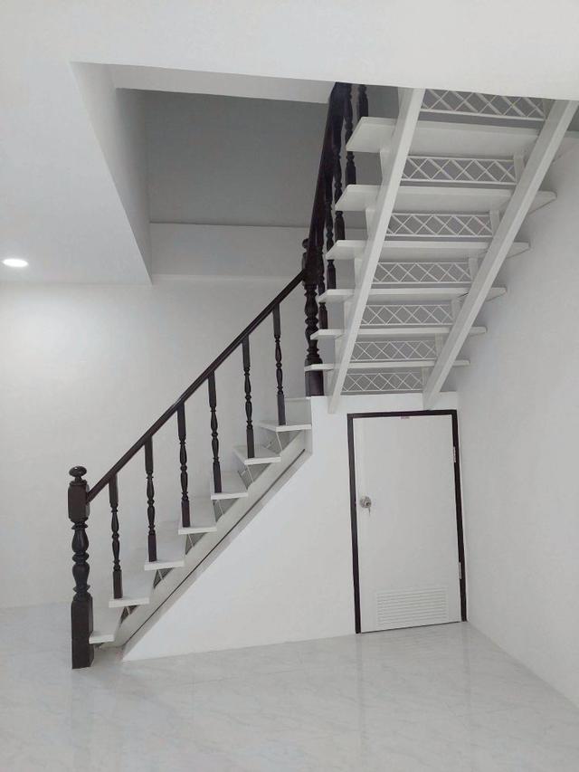 ขายทาวน์เฮ้าส์ 2 ชั้น รีโนเวทใหม่ หมู่บ้านรินรดา ซอยนวลจันทร์ 24 เขตบึงกุ่ม  ขนาด 28.5 ตร.ว. ใกล้แฟชั่นไอส์แลนด์ 5