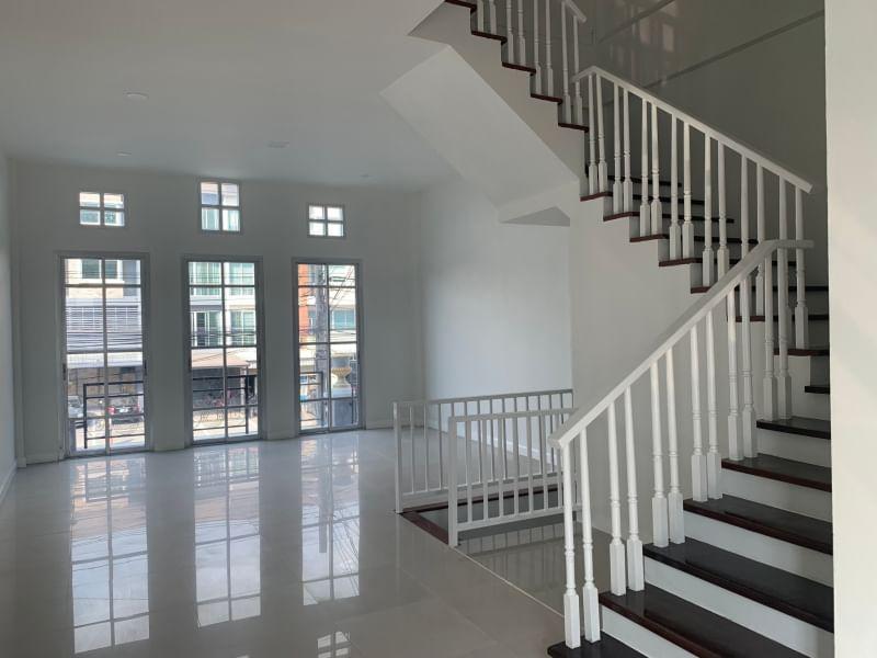 ขาย อาคารพาณิชย์ 4 ชั้น, เนื้อที่ 18.2 ตรว. ถนนปัญญาอินทรา แขวงบางชัน  4