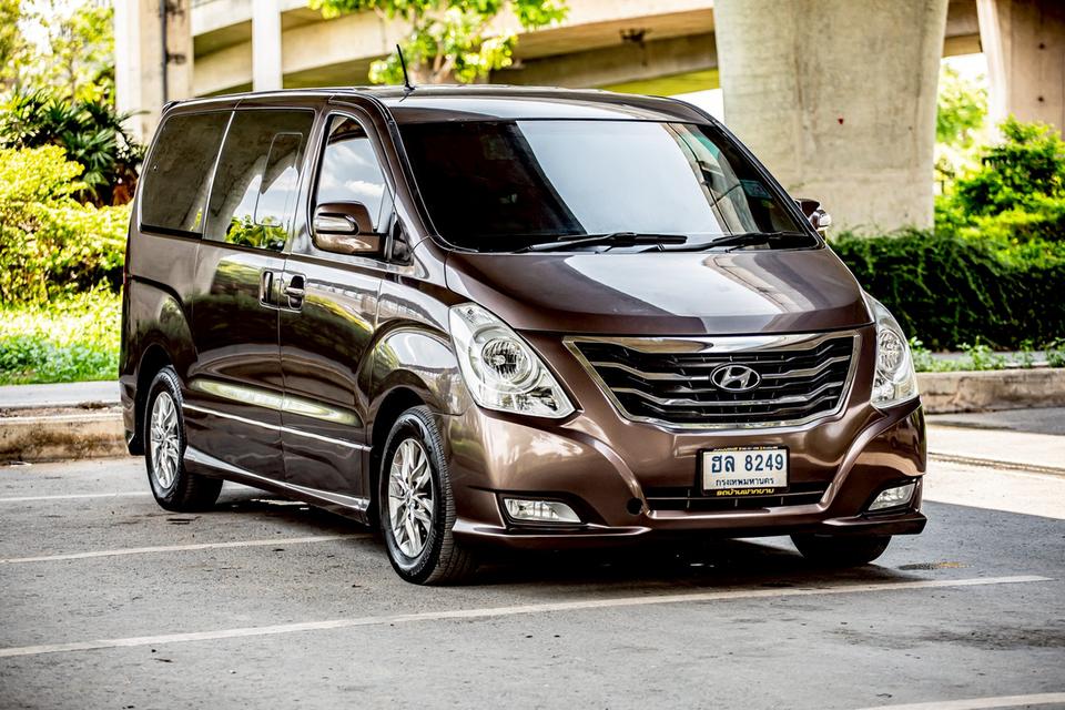 Hyundai H-1 ELITE 2.5 ดีเซล ปี 2014 สีน้ำตาล มือเดียวป้ายแดง  3