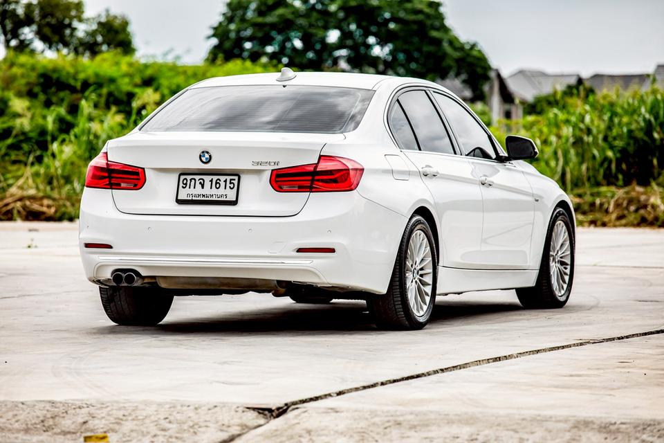 Bmw 320i Luxury ปี 2016 สีขาว สวยสภาพดี 6