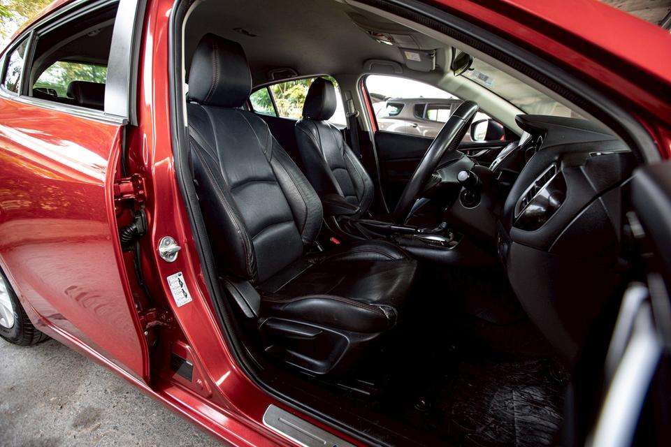 Mazda 3 Skyactiv 2.0C Hatchback ปี 2015 สีแดง 13