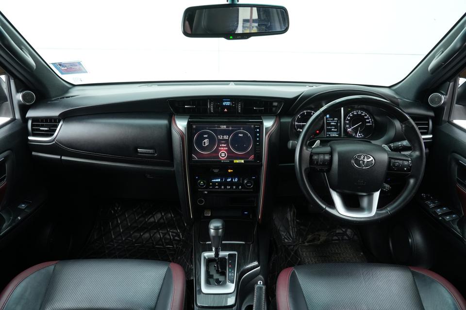2020 TOYOTA FORTUNER 2.4 Legender 2WD (BLACKTOP) SUV สีขาว-ดำ เลขไมล์ 89220 กม. 9