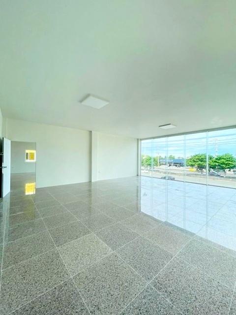 พร้อมลานจอดรถกว้าง ถ.พุทธมณฑลสาย 2-กาญจนาภิเษก ให้เช่าสำนักงาน 3 ชั้น 32ตร.วา. 362 ตร.ม. เดอะพาซิโอ พาร์ค 1.4 กม. คุณพ้ง 7