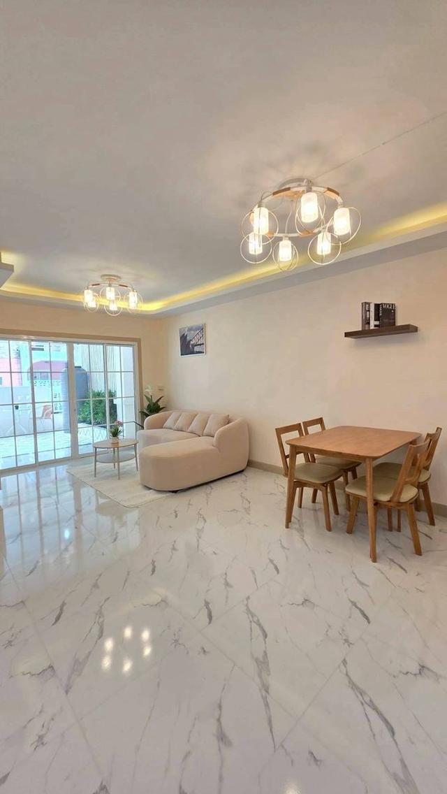 หมู่บ้านพฤกษา18/1 บางใหญ่ ซอยแก้วอินทร์ ทาวน์เฮาส์ 2 ชั้น มีเคาท์เตอร์บาร์ ตกแต่งใหม่พร้อมอยู่ หน้ากว้าง 6 เมตร ใกล้ทางด่วนM81-เซ็นทรัล เวสต์เกตื่น 7