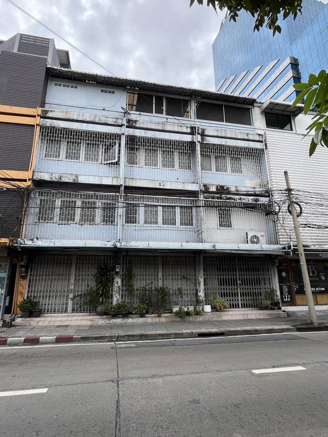 🏢 ให้เช่าตึกแถว ซอยสุขุมวิท 42 BTS เอกมัย 350 ม. - 3 คูหา 4 ชั้น 792 ตรม. 1