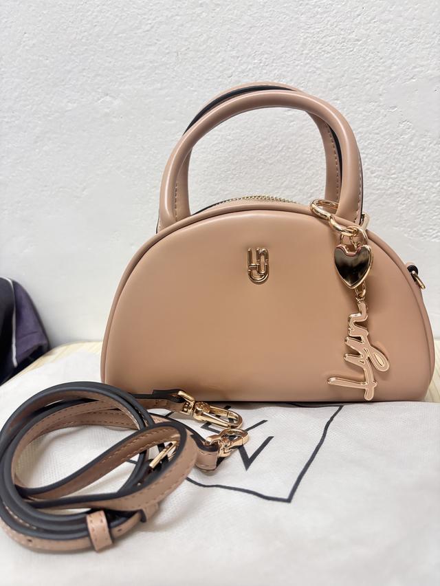 กระเป๋าสะพาย แบรนด์LYN 2