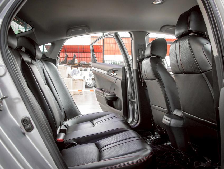 HONDA CIVIC FC 1.8 E i-VTEC ปี2021 10