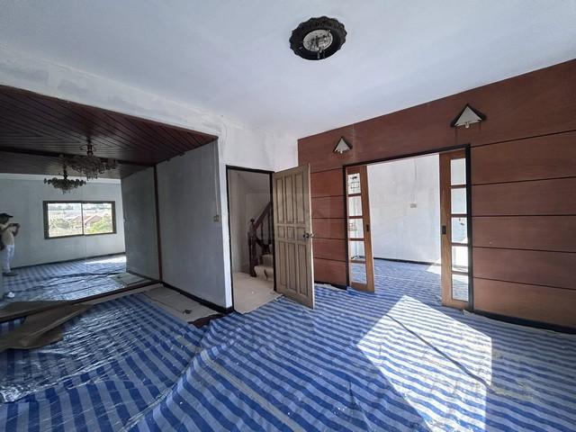 ขายโฮมออฟฟิศ 3.5 ชั้น 300 ตรม. ซอยพร้อมศรี ถนนสุขุมวิท 39 ใจกลางสุขุมวิท BTS พร้อมพงศ์