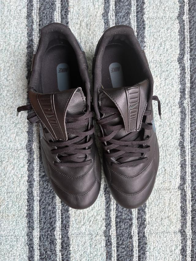 รองเท้าNikes premier
