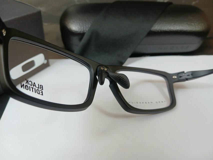 กรอบแว่นตา Oakley Black Edition  6