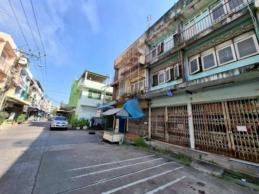 โอกาสทอง ขายตึกแถว 3 ชั้น 2 คูหา ซอยเพชรเกษม 77-4 เข้าซ.140ม. 38 ตรว. โครงสร้างแข็งแรง ใกล้ Big C และ ม.เอเชียอาคเนย์ รี 3