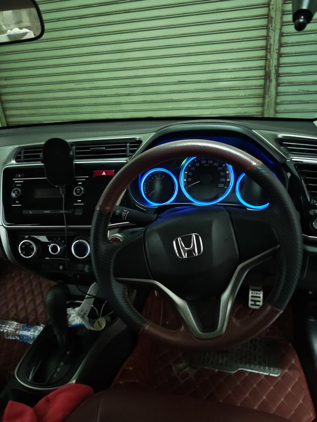 Honda city ปี 2015 รุ่น v 13