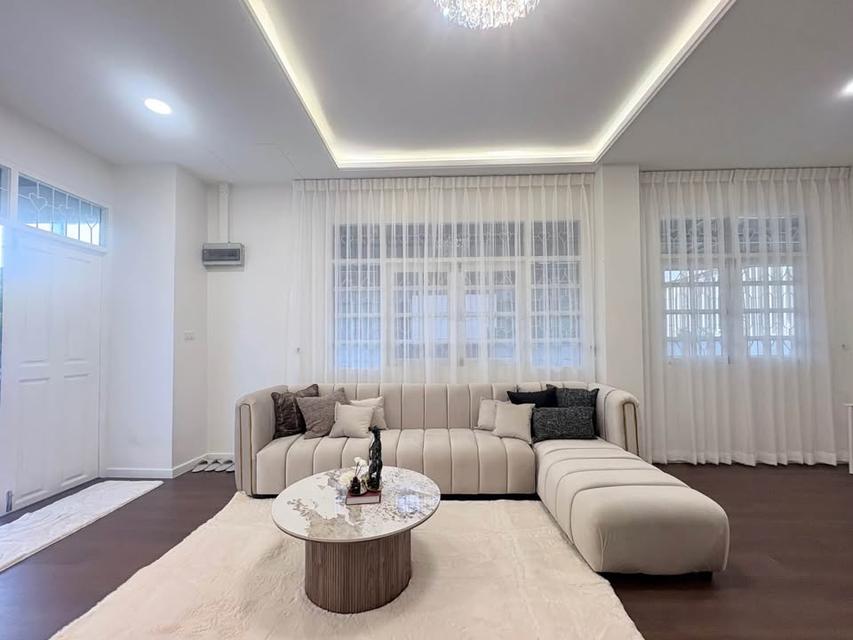 บ้านหรู 3 ชั้น ใจกลาง “สี่แยกเหม่งจ๋าย”พร้อมอยู่  อยู่สบายแบบบ้านเดี่ยวในเมือง ทำเล Prime Zone 16