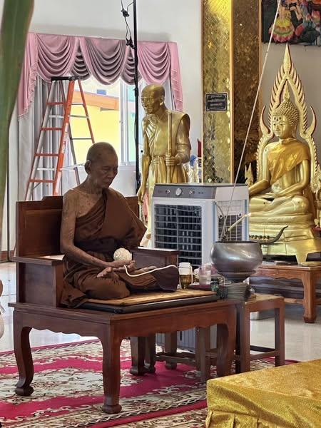 135. เหรียญหลวงปู่บุญมา รุ่น รวยเหนือดวง 67 ลงยาจีวร เลี่ยมกรอบกันน้ำ 10