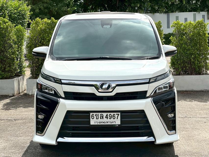 TOYOTA VOXY 2.0 ZS MPV 