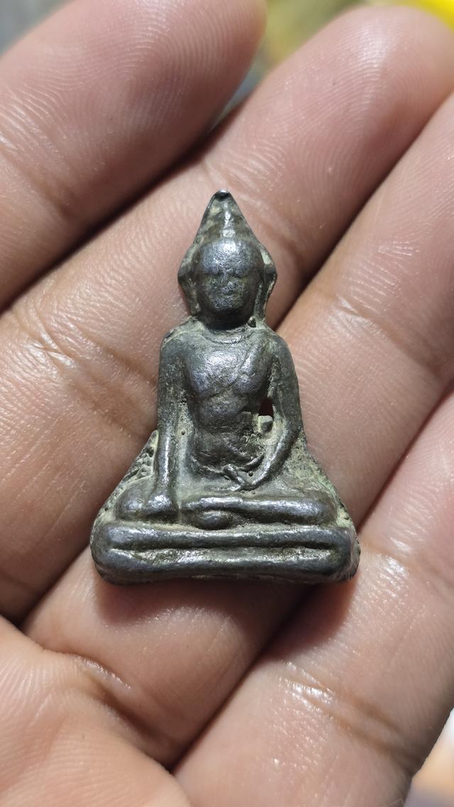 พระร่วงนั่ง หลังลิ่ม กรุช้างล้อม