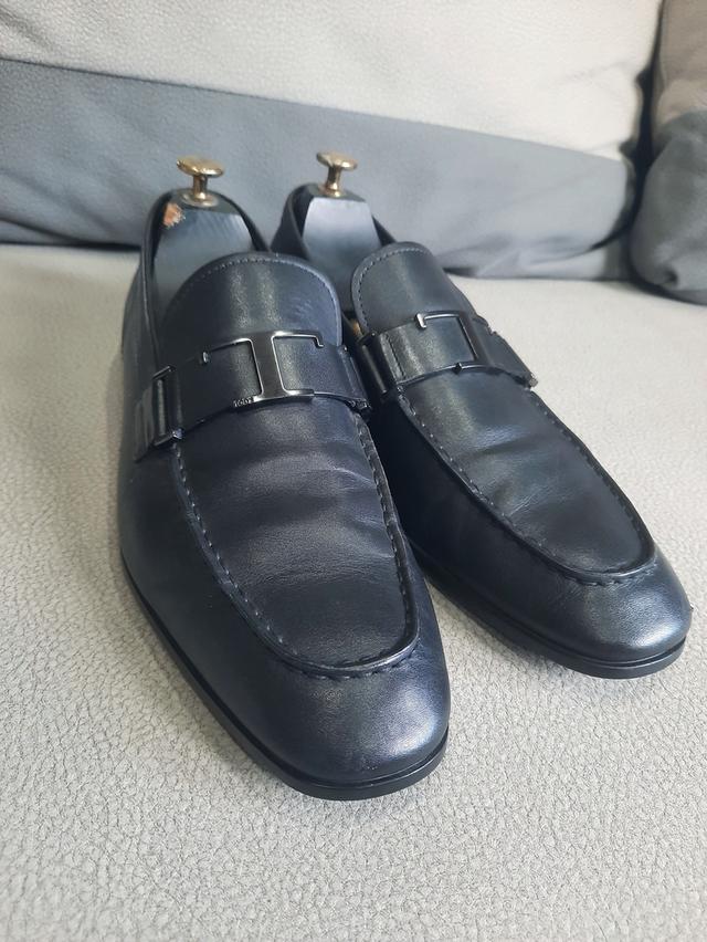 ขอขายรองเท้าชาย Tod's penny loafer size 9 วัดพื้นข้างในได้ 29 cm.เหมาะสำหรับคนเท้า 27-28 cm.ทรงรองเท้าแบบตัว T ใหญ่แท้ made in Italy  7