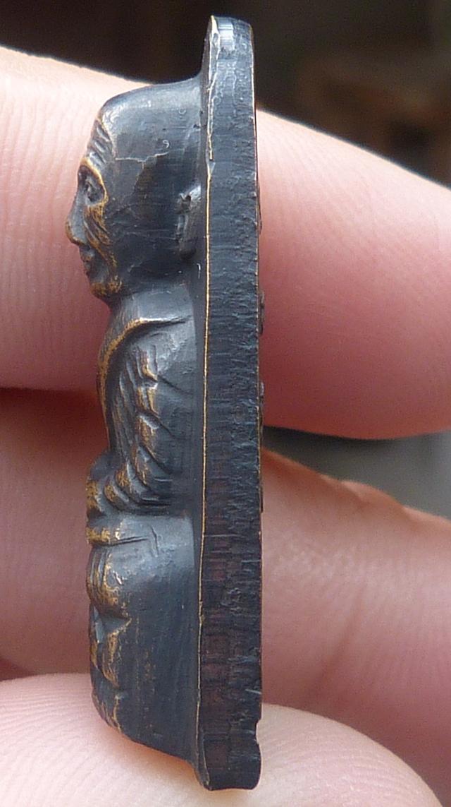 หลวงปู่ทวดพิมพ์ใหญ่หลังหนังสือ รูปที่ 4