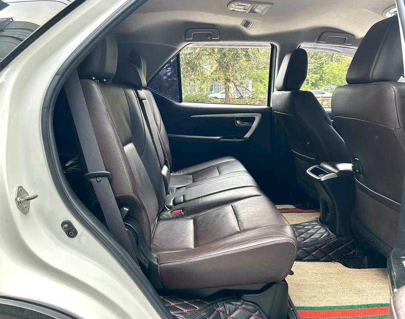 Toyota Fortuner 2.4V ปี17 รูปที่ 16
