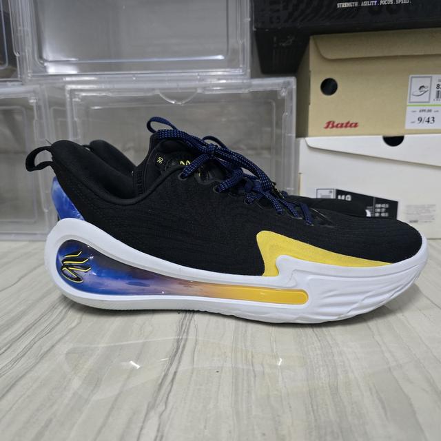 รองเท้าบาส curry12 size 9,42.5eu ใส่เล่นindoor และ outdoorได้ 3