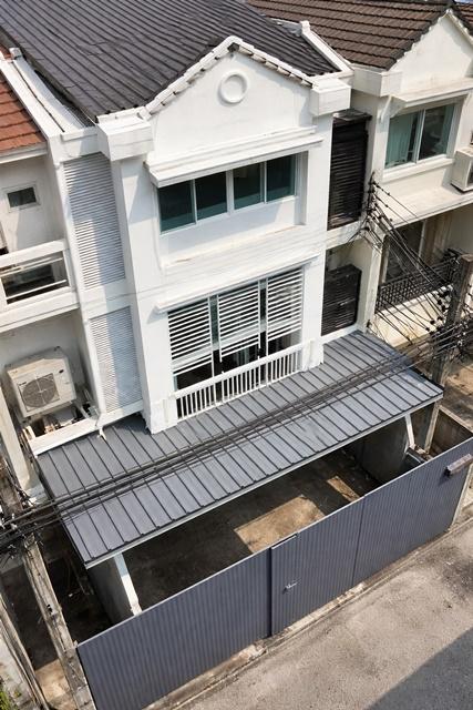 เอ็มควอเทียร์ 1 กม. 200 ตร.ม. 17 ตร.ว. ใกล้ BTS ทองหล่อ 700 ม. ทาวน์โฮม 3 ชั้น 3 นอน 4 น้ำ 1