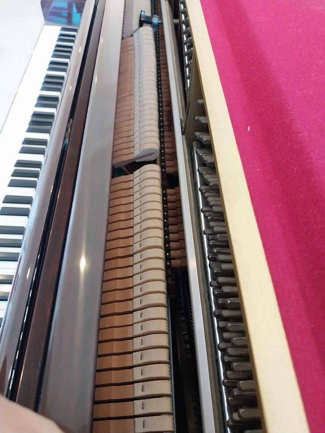 เปียโนมือสอง Yamaha LU110 4