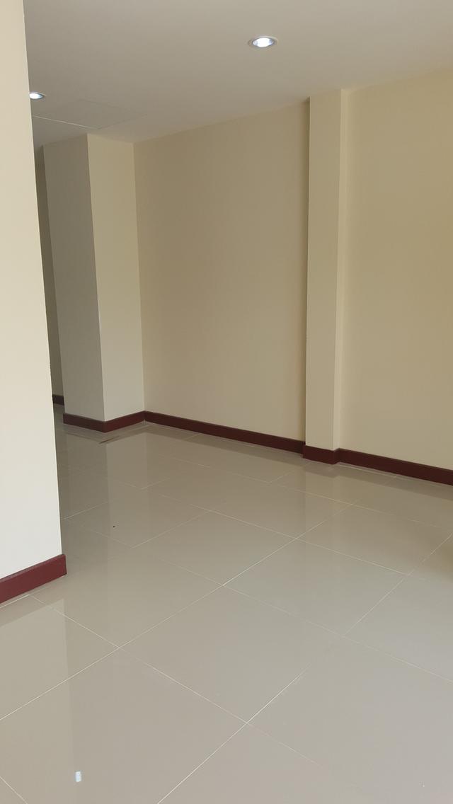 ขายบ้าน ทาวเฮ้า 2 ชั้น 2 นอนใหญ่ 2 น้ำ 1 ที่จอด 1 ห้องครั้ว 5