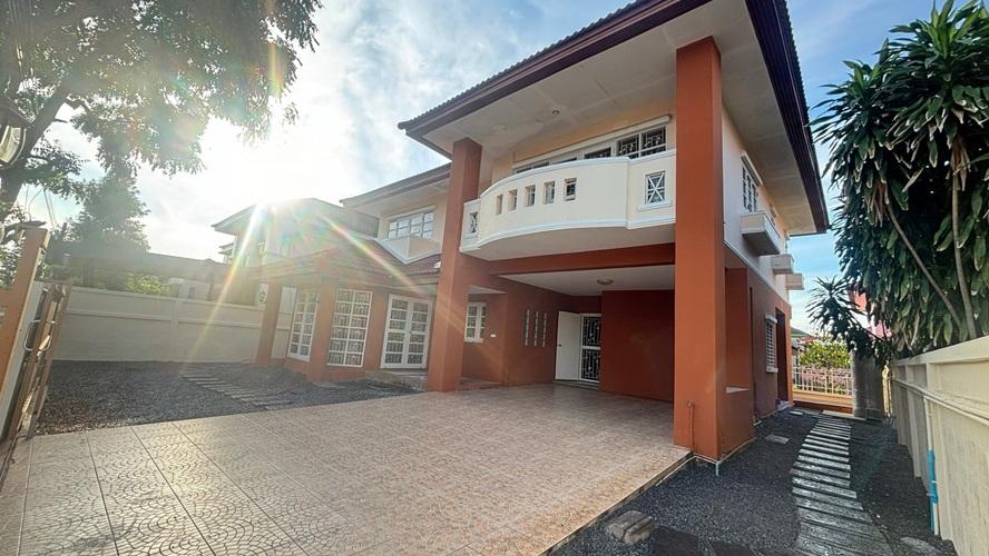 U1389 ให้เช่าบ้านเดี่ยว 2 ชั้น หมู่บ้านฟลอร่าวิวล์ สุวินทวงศ์ 38 ถนนฉลองกรุง61 บ้านติดคลองหลังบ้าน บรรยากาศธรรมชาติ ทำเลดีเดินทางสะดวก เข้าออกได้ 2 ท 1