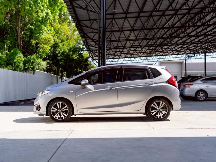 Honda Jazz 1.5V ปี 2018 รถสวย 
