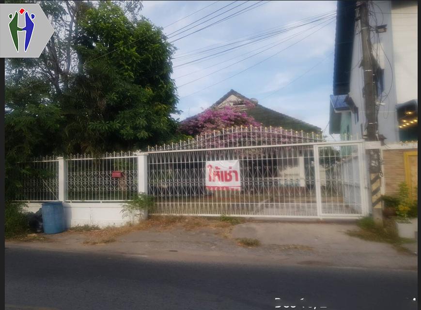 บ้านเดี่ยวให้เช่า เขาน้อยพัทยา ไม่มีเฟอร์นิเจอร์ •	ขนาด 60 ตารางเมตร 3 ห้องนอน 2 ห้องน้ำ  •	เครื่องปรับอากาศ  •	บ้านไม่มีเฟอร์ •	ที่จอดรถในร่ม ตำแหน่ง 1