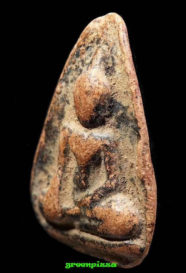 พระนางกำแพงกลีบบัวเมืองกำแพงเพชร