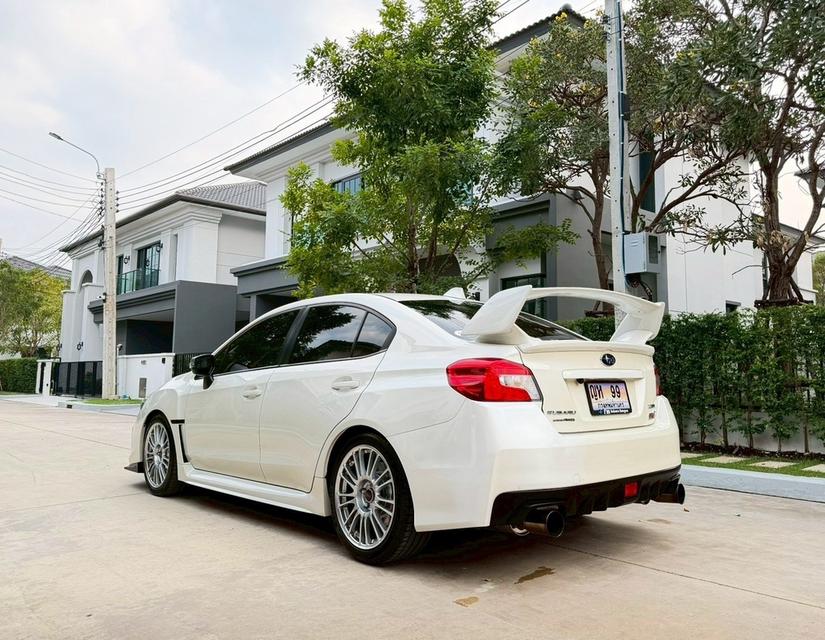 SUBARU  WRX ชุดแต่ง STI  2.0L 8 AT AWD Turbo ปี18 สีขาว ไมล์เพียง 6x,xxx เท่านั้น รถศูนย์ไทย สีเดิม ไม่เคยทำสี รูปที่ 4