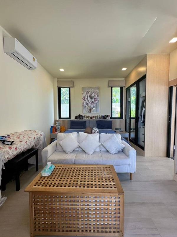 Luxury villa with a private swimming pool for sale in Phuket City. Conveniently 11