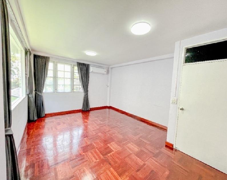 ให้เช่าบ้านเดี่ยว 2 ชั้น / Home Office หลังใหญ่ ซอยรามอินทรา เข้าซอยไม่ลึก ทำเลดีมาก / ปากซอยรถไฟฟ้า เดินได้ 9