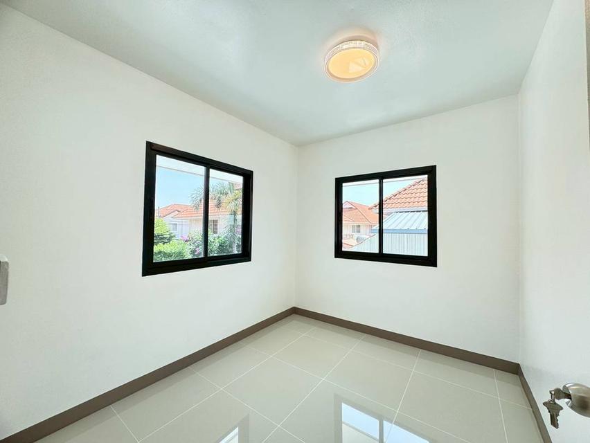 หมู่บ้านพฤกษา 33 ซอยวัดลาดปลาดุกบ้านแฝด 2 ชั้น ตกแต่งใหม่พร้อมอยู่ มีรถประจำทางเข้าในหมู่บ้าน ทำเลดี 17