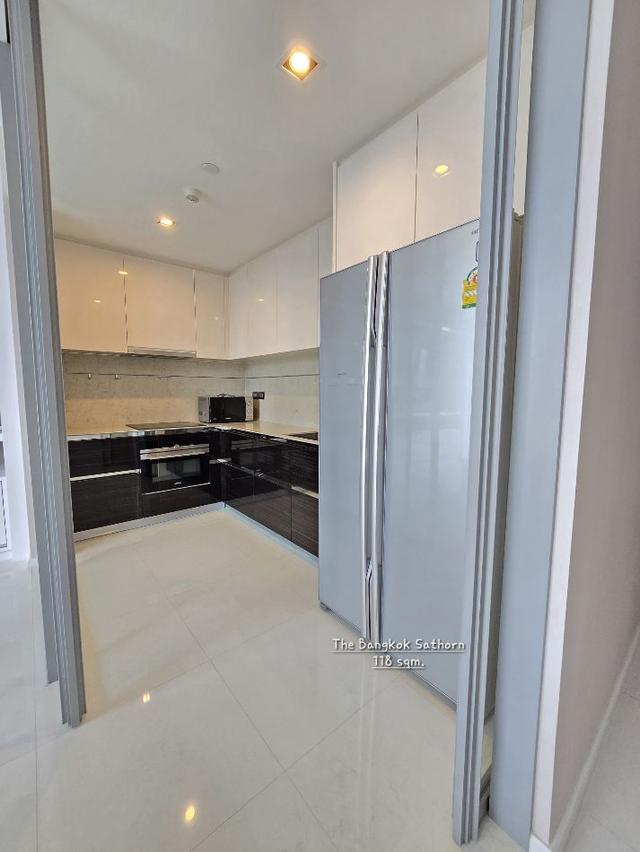 ให้เช่า คอนโด 2 bedrooms modern furnished เดอะ แบงค็อก สาทร 118 ตรม. near BTS Surasak and expressway 5