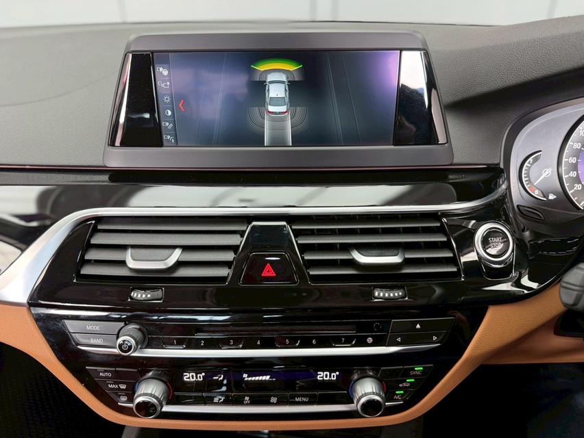 2019 BMW SERIES 5, 530e 2.0 ELITEโฉม G30 ปี17-24 สีเทา Plug-in Hybrid รูปที่ 8