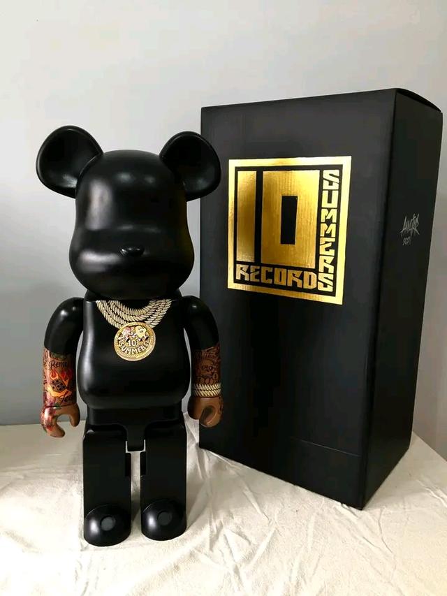 ส่งต่อBearbrick สีดำ