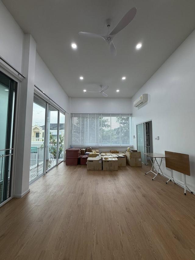 บ้านหรู สไตล์โมเดิร์นเรือนคู่ บ้านเดี่ยวสร้างใหม่ทั้งหลัง ย่านพุทธมณฑลสาย 3 3