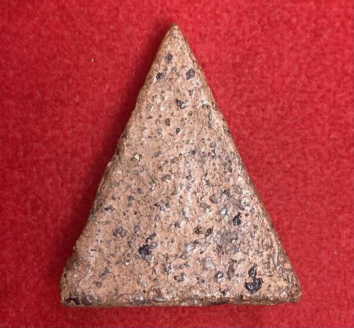 พระนางพญา กรุโรงทอ พิษณุโลก พิมพ์มีหู มีรารักชัดมาก