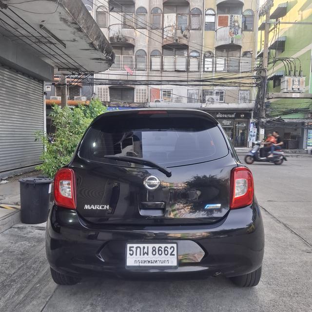 รถยนต์นิสสันมาร์ท รุ่นปี 2015