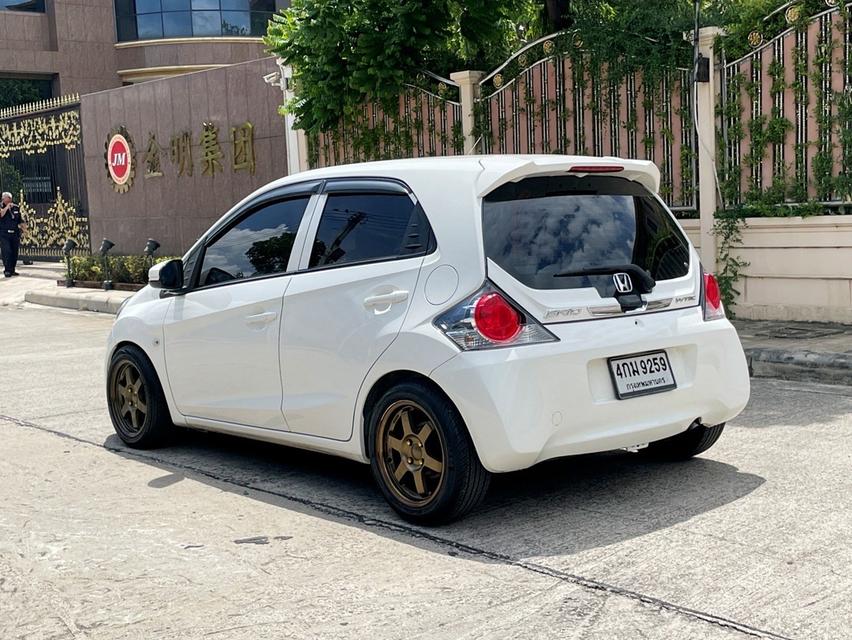 🚗 HONDA BRIO 1.2 V (Minorchange) AT ปี 2015✨ รถบ้านแท้ สภาพนางฟ้า พร้อมใช้งาน133609 km ✅ รุ่นไมเนอร์เชนจ์ ภายในโทนดำ สปอร์ตสวย รูปย่อยที่ 2