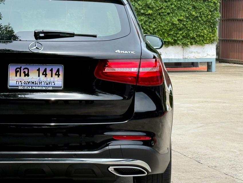 2017 BENZ GLC 250D AMG รถออกศูนย์ BENZ THAILAND รถวิ่งน้อย เข้าศูนย์ทุกระยะ ไม่เคยมีอุบัติเหตุครับ 9